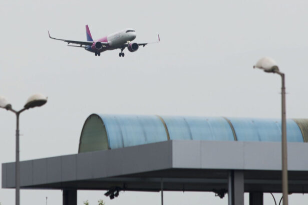 lista companiilor aeriene afectate de rechemarea urgenta a peste 6 000 de avioane airbus a320 sase dintre ele opereaza in romania 692ab45d04796