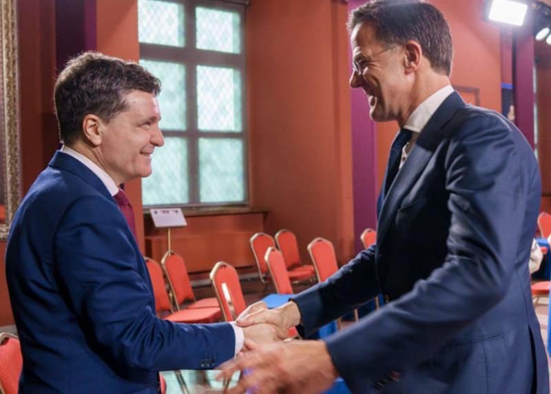 mark rutte prima sa vizita in romania de la preluarea conducerii nato discutii cu presedintele dan dupa retragerea a 800 militari americani 6909fb059c135