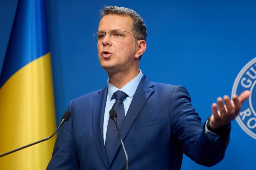 ministrul usr al apararii ionut mosteanu si a anuntat demisia dupa scandalul studiilor sale toate reactiile 6929ad27eb6ca