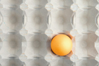 motivul pentru care in unele magazine se gasesc tot mai putine oua fermierii le exporta pentru ca primesc bani mai multi 6915a220539e6