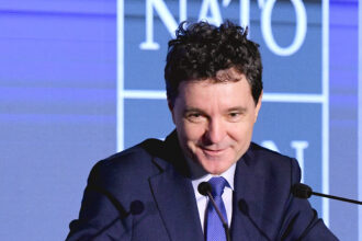 nicusor dan afirma ca investitiile si o abordare noua pot sa revitalizeze foarte repede oportunitatile industriei romanesti de aparare 6911b70c64c66