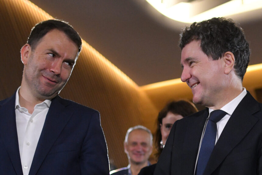 nicusor dan despre fotografia cu catalin drula un parlamentar din bucuresti mi a facut o vizita si am facut o poza 69146f2facd59