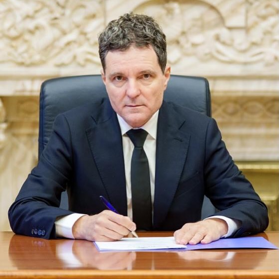 nicusor dan multumim emeric ienei pentru toata bucuria pe care ne ai adus o si pentru ca ne ai facut de atatea ori mandri de fotbalul romanesc 690b9eac16b7f