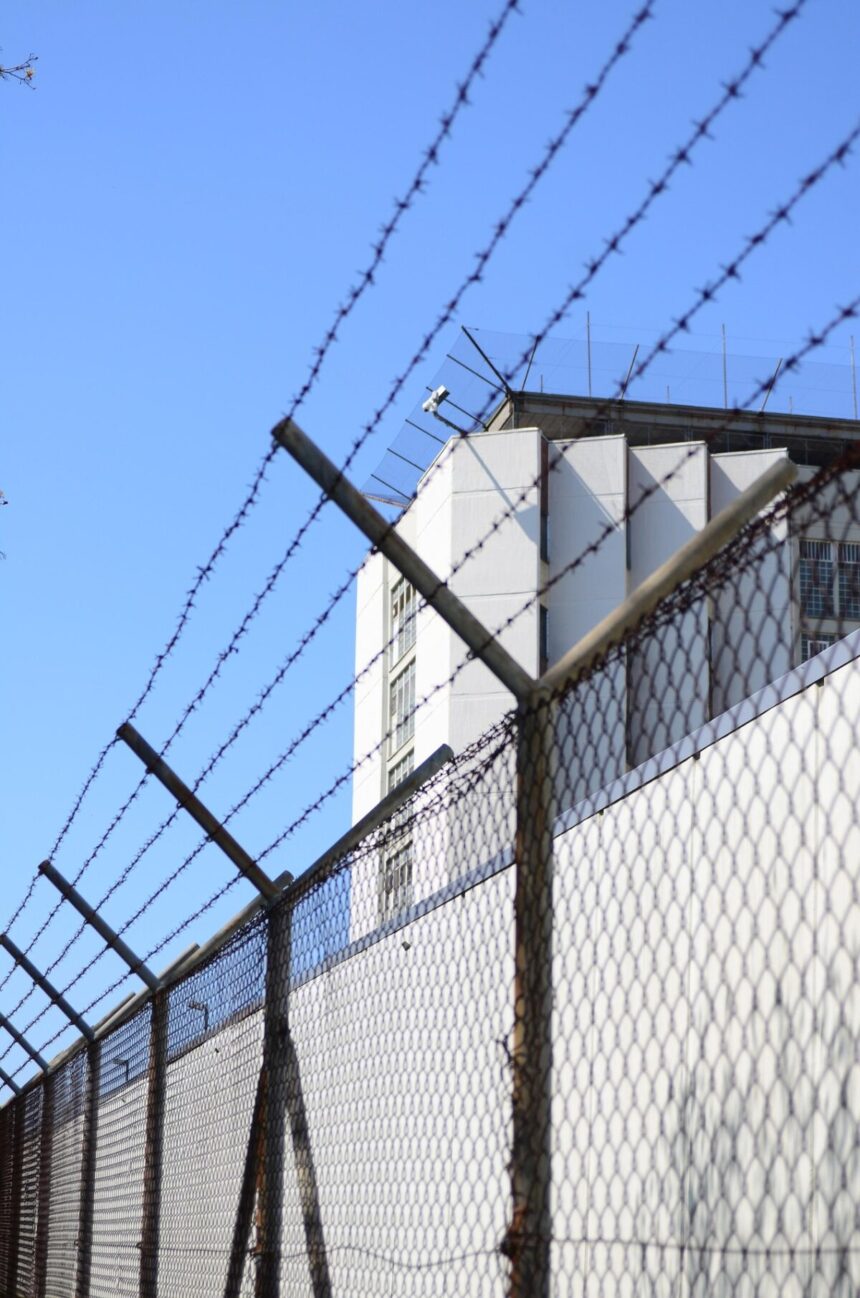 o femeie si doi copii incarcerati in ucraina pentru ca au oferit informatii rusilor despre unitatile militare ucrainene 692a0df9f2b18