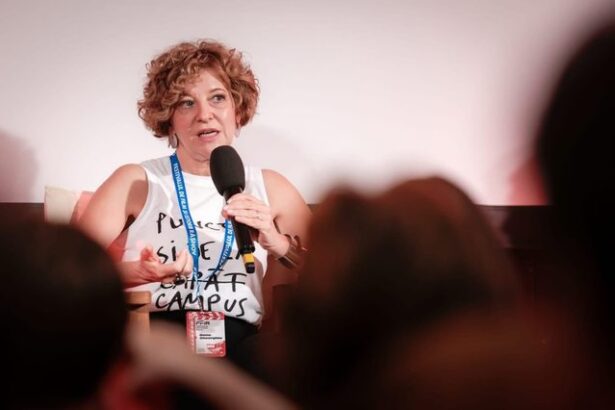 oana gheorghiu atata vreme cat voi fi in acest guvern pe pozitia aceasta de independent si cu dorinta de a face lucruri va spun suta la suta ca nu o sa intru in niciun partid 690f4cce29e42