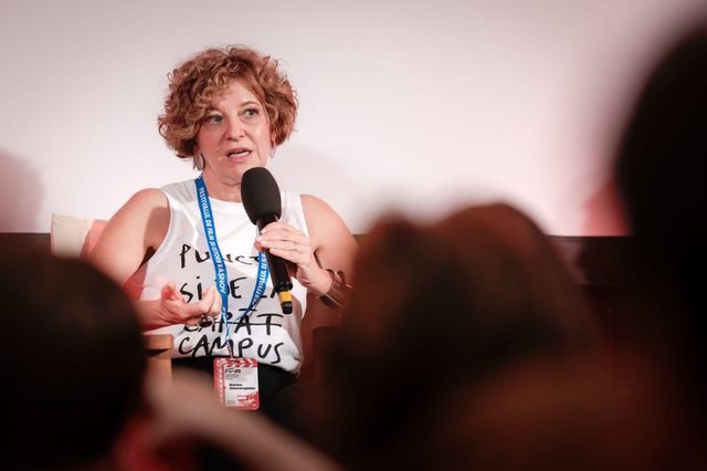 oana gheorghiu atata vreme cat voi fi in acest guvern pe pozitia aceasta de independent si cu dorinta de a face lucruri va spun suta la suta ca nu o sa intru in niciun partid 690f4cce29e42