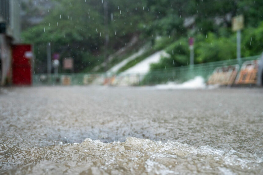 ploile torentiale ii baga in sedinta pe prefecti si sefii isu cantitatile de precipitatii se pot dubla in perioada urmatoare 6929d5b79b423