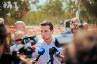 posibilul candidat al fortelor de extrema dreapta la prezidentialele franceze agresat in timpul unui eveniment 692b2e4010941