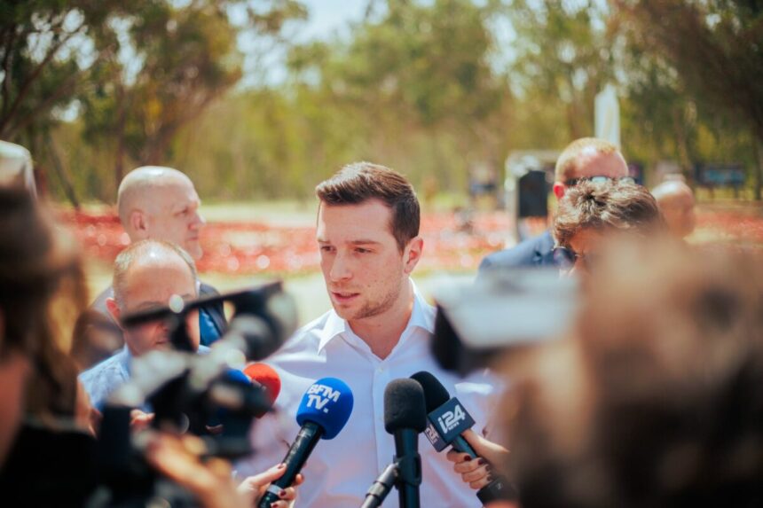 posibilul candidat al fortelor de extrema dreapta la prezidentialele franceze agresat in timpul unui eveniment 692b2e4010941