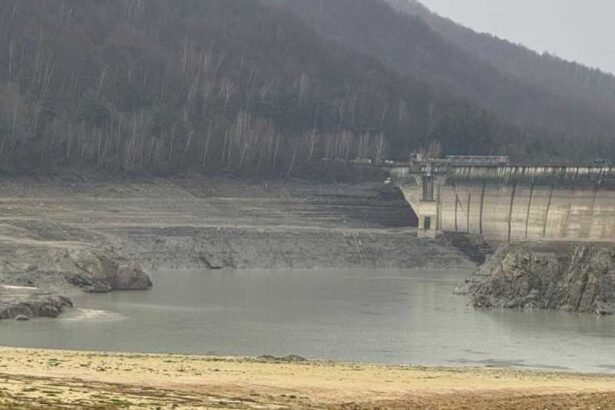 prahova alimentarea cu apa sistata duminica in mai multe localitati din judet 692c1c8a9fd72