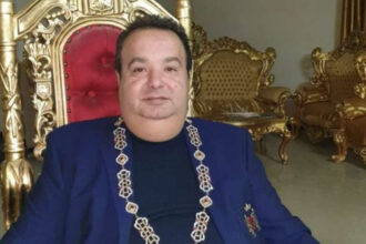 regele romilor ii ironizeaza pe politicieni oare sunt singurul care are diplome pe bune 692bf8edeede9