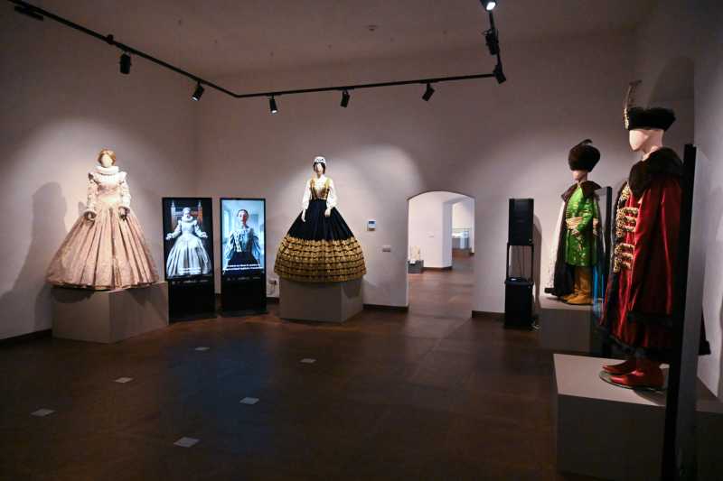 reportaj alba reconstituiri ale tinutelor purtate de mihai viteazul gabriel bethlen isabella jagiello si ecaterina de brandenburg 692ab5f490f60