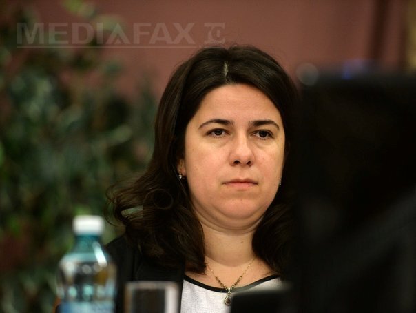 roxana rizoiu propunerea usr pentru functia de avocat al poporului 690a1b64eb7fa