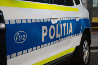 santaj prin retelele sociale doi tineri au fost arestati dupa ce au amenintat un barbat cu bataia si defaimarea online 690b7632472db