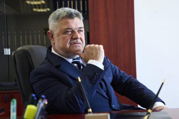 scandal in parlament ninel peia oprit la microfon cand anunta motiunea romania nu este de vanzare un guvern fara usr 6927078b7220e