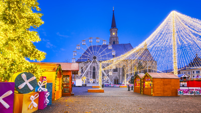 se deschide targul de craciun din cluj napoca 2025 doua locatii festive au fost amenajate in centrul orasului 692046d439703