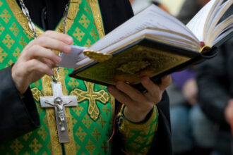 sfantul ioan gura de aur 2025 sarbatorit pe 13 noiembrie cum explica preotul superstitia celor 13 zile de ghinion 6915679eb9056