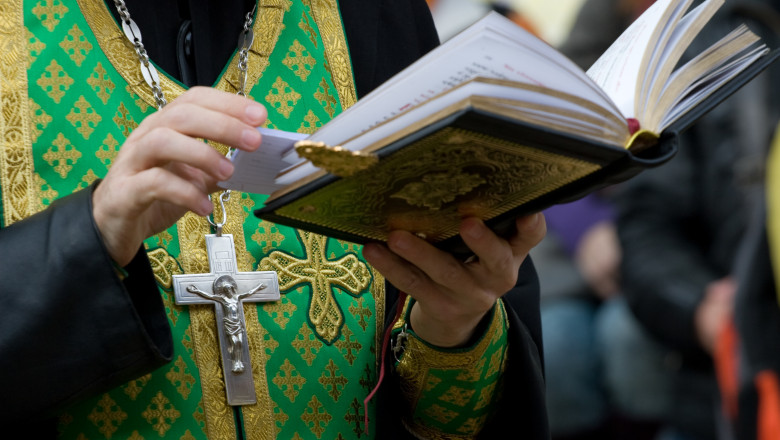 sfantul ioan gura de aur 2025 sarbatorit pe 13 noiembrie cum explica preotul superstitia celor 13 zile de ghinion 6915679eb9056