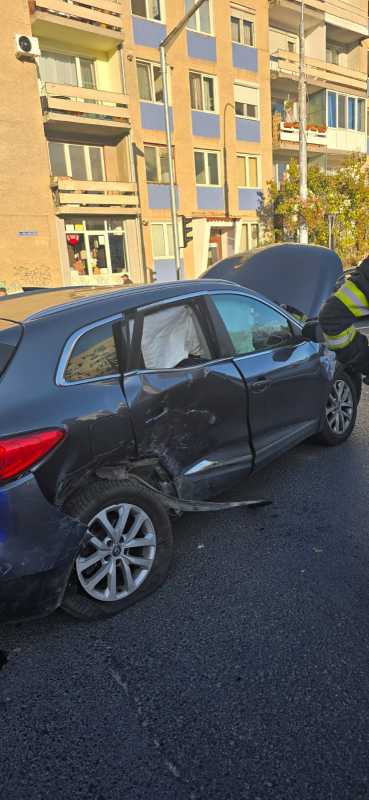 sibiu patru persoane ranite in urma coliziunii intre doua autoturisme intr un sens giratoriu 69062188e9ef3