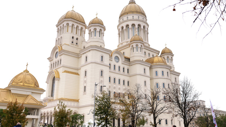 slujbe la catedrala mantuirii neamului de sfantul andrei si ziua nationala 692ad52add7f6