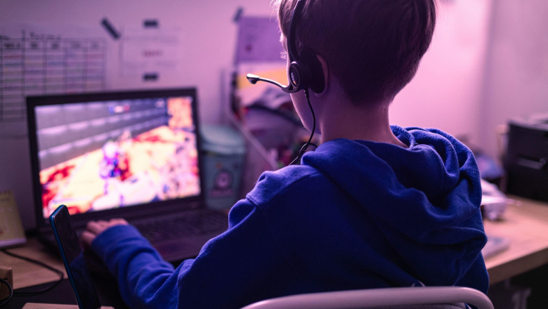 sudiu 69 dintre copiii romani cu varste intre 10 si 14 ani se joaca zilnic online 30 au baut cel putin o data iar 13 au fumat 692b2bdb4fb6f