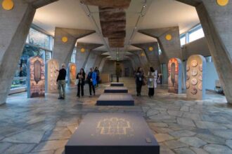 timis monumente medievale sarbe aflate in pericol expozitie vernisata in cadrul zilelor culturii sarbe la timisoara 691462c18ea17