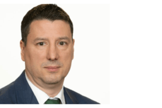 un senator si a insusit rucsacul cu bani uitat in receptia unui hotel din piatra neamt 6917575a746ad