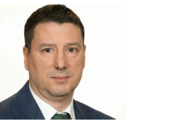 un senator si a insusit rucsacul cu bani uitat in receptia unui hotel din piatra neamt 6917575a746ad