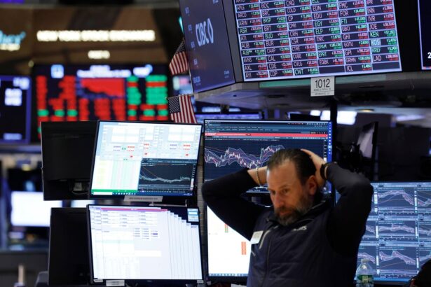 us markets struggle amid tech sell off and economic uncertainty 691653d83c388