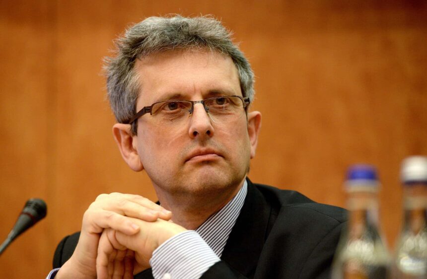 valentin lazea salariile sa nu creasca mai rapid decat productivitatea pensiile sa nu creasca mai rapid decat salariile e esential pentru pastrarea echilibrelor 690f052b96f5f