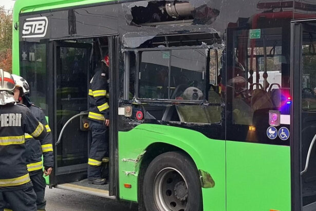 video accident intre un autobuz si un tramvai in bucuresti opt persoane sunt ranite 6909bedfa96b0
