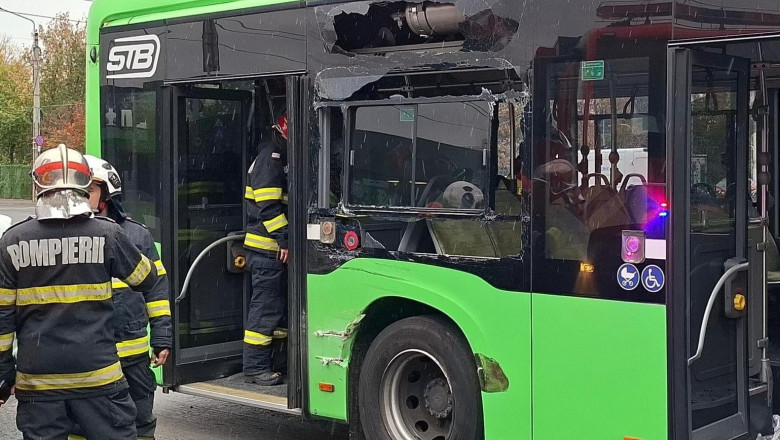 video accident intre un autobuz si un tramvai in bucuresti opt persoane sunt ranite 6909bedfa96b0