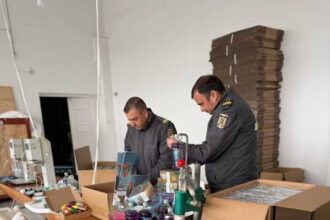 video anaf a descoperit in prahova o fabrica neautorizata de dispozitive electronice de vapat suspiciuni de evaziune de 38 milioane euro 692018619a0ff