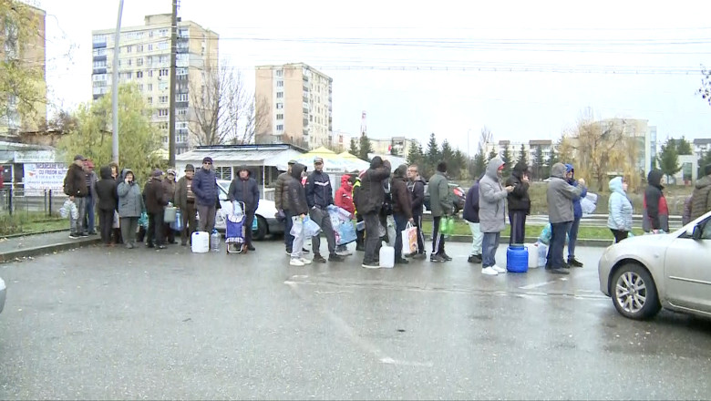 video criza de apa in campina oamenii stau la coada pentru cateva bidoane magazinele sunt goale am luat apa dintr o baltoaca 692c325ecaa4f
