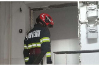 video explozie intr un bloc din ramnicu sarat zeci de oameni evacuati nu au fost victime care a fost cauza deflagratiei 690700d1c798d