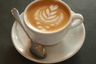 video nota de plata virala pentru o cafea si un croissant in capitala experiment digi24 691eab76a077f