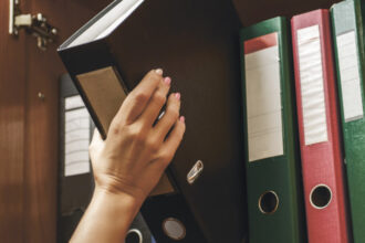 video romania nota 3 la digitalizare in ue primariile aloca sume uriase pentru dosare cu sina plicuri si hartie edilii dau vina pe guvern 692a9bb597395