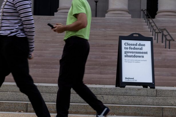 workers decry trump officials as out of control as longest shutdown drags on 690c85ad03376