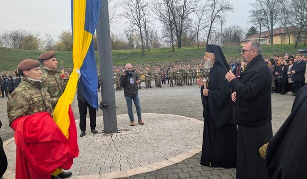 1 decembrie la alba iulia parada militara si depuneri de coroane la monumentul marii uniri mobilizare a partidelor suveraniste ai caror lideri sunt asteptati la ceremonii 692d13e1634ed