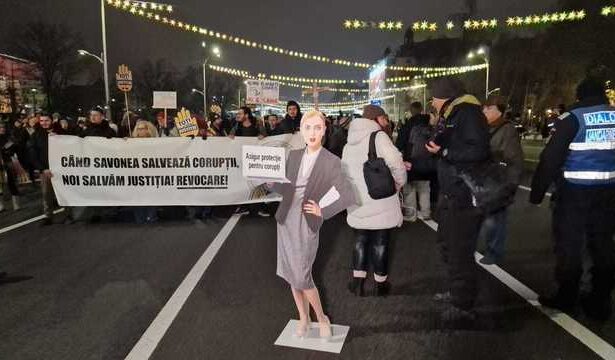 a cincea seara de proteste in bucuresti si in tara dupa dezvaluirile din ancheta recorder privind sistemul de justitie marsuri in capitala si la cluj napoca video 693ee6d110e8b