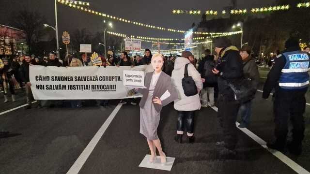 a cincea seara de proteste in bucuresti si in tara dupa dezvaluirile din ancheta recorder privind sistemul de justitie marsuri in capitala si la cluj napoca video 693ee6d110e8b