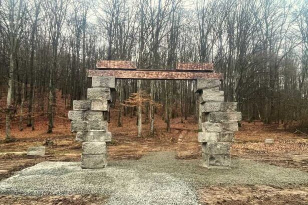 arad o poarta din piatra a fost finalizata la intrarea in parcul de sculptura monumentala casoaia galerie foto 69412b7e4a855