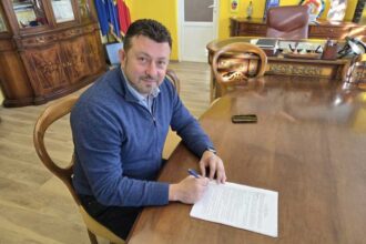 arad pana la zece salarii compensatorii pentru sutele de angajati concediati la ineu 693171d7e7e5e