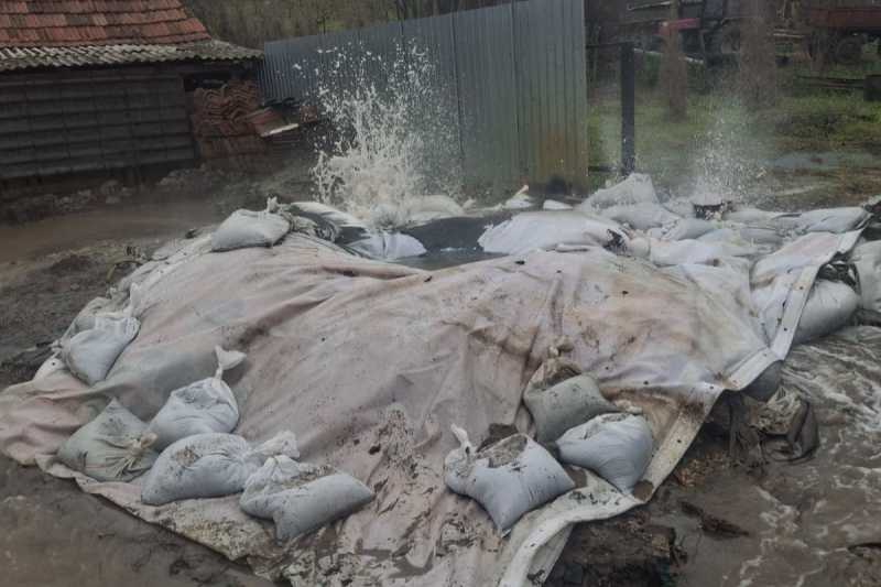 bihor lucrarile de inchidere a forajului de apa si gaz din santimreu vor incepe luni afirma prefectul 6933062682758