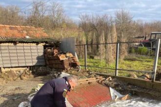 bihor proprietarii locuintei din santimreu unde a avut loc o eruptie de gaze au fost relocati temporar 6931b00e6e3c4
