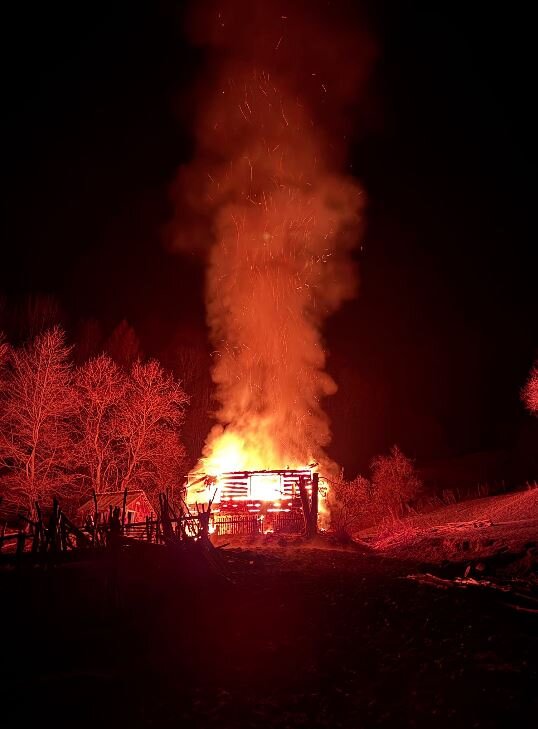 bistrita o femeie a murit iar un barbat a suferit arsuri grave intr un incendiu produs in fiad 6947bcdc54122