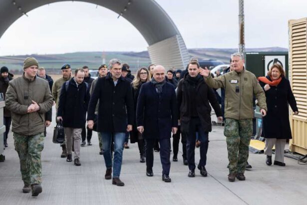 bolojan si omologul olandez vizita de lucru la baza aeriana de la campia turzii 6953e0d550143