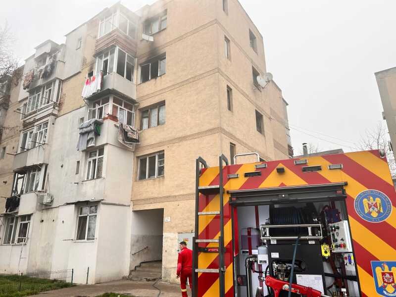 botosani 24 de persoane evacuate dintr un bloc in urma unui incendiu intr o garsoniera 6946a028346a3