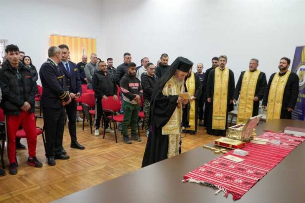 braila moastele sfantului nicolae aduse spre inchinare detinutilor din penitenciar galerie foto 6932c92995067