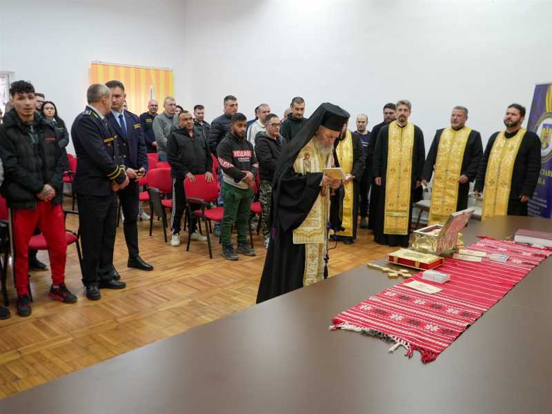 braila moastele sfantului nicolae aduse spre inchinare detinutilor din penitenciar galerie foto 6932c92995067